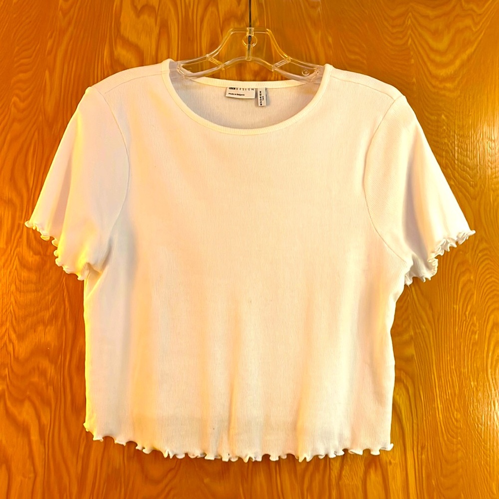 Asks design white crop top with ruffled edges
